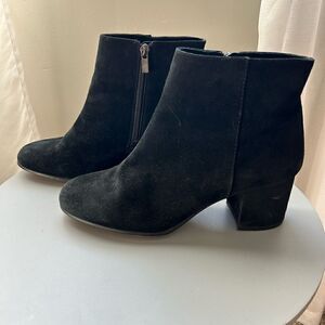 Lord & Taylor 424 Fifth Black Suede Block Heel Zip Ankle Boots